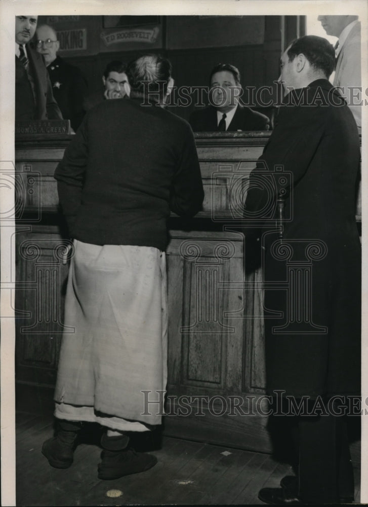 1939 Media Photo Chicago Nick Theophanis in Court Without Pants