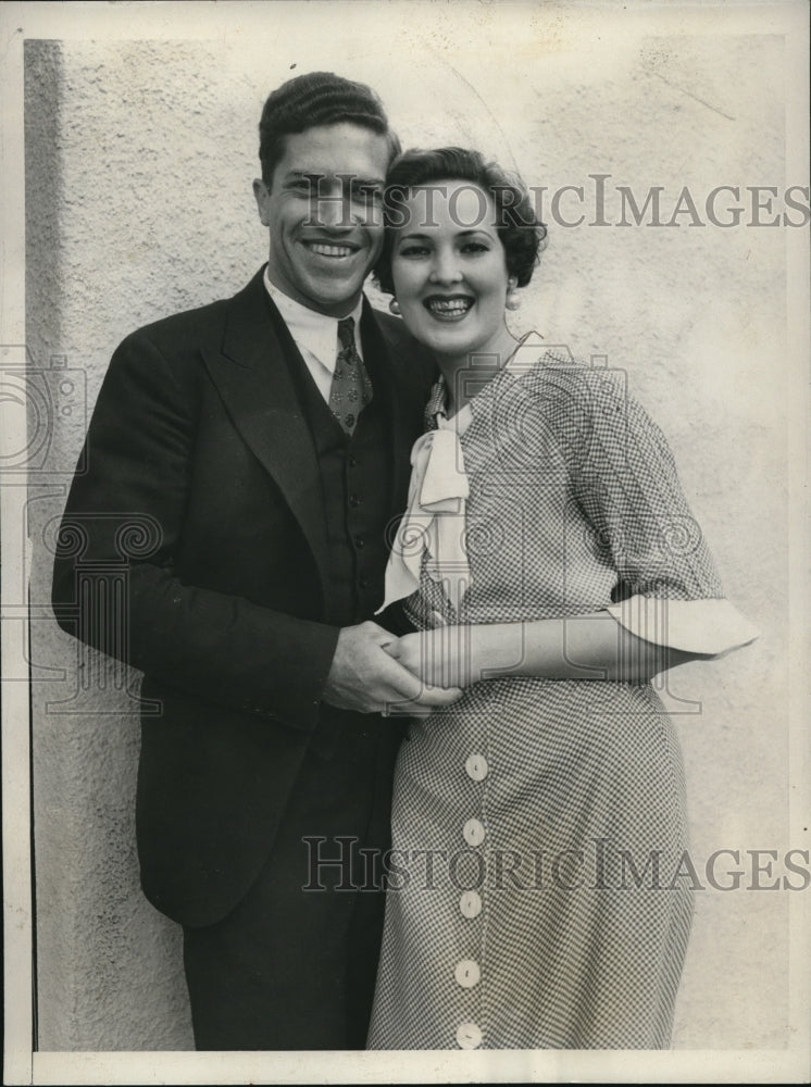1933 Press Photo Lyle Womack and Mrs E Louise Tucker pose   before Marriage- Historic Images