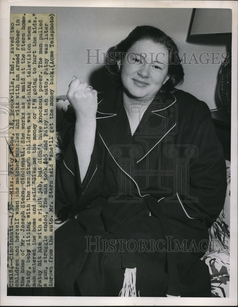Load image into Gallery viewer, 1950 Press Photo Cincinatti, OH Patsy Tebbe after fight with armed robber
