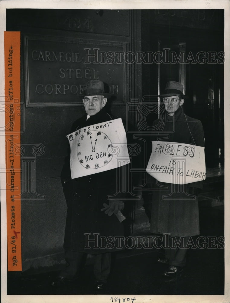 1946 Press Photo Pickets Against Fairless at Carnegie Illinois Steel Pittsburgh