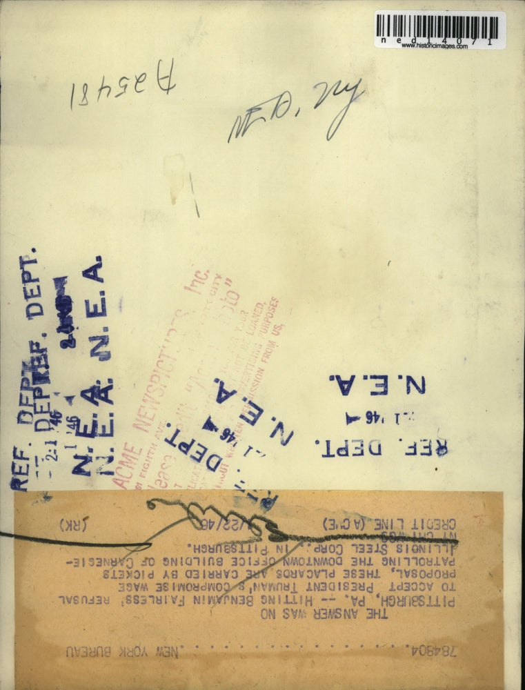 1946 Press Photo Pickets Against Fairless at Carnegie Illinois Steel Pittsburgh