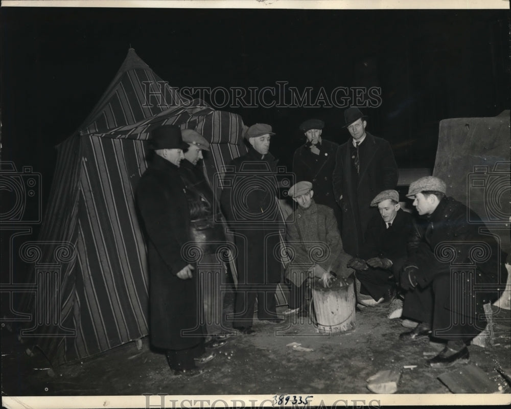 1937 Press Photo Pickets at General Motors Plant in Tent at Owasha Ontario