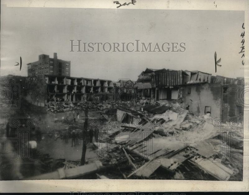 Load image into Gallery viewer, 1927 Press Photo Tornado Damage In St Louis Missouri
