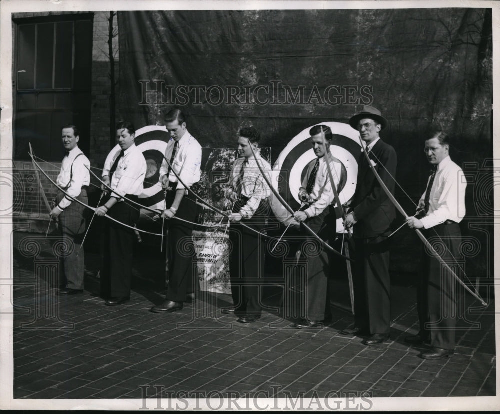 1946 Press Photo Effrat, Tucker, Drenderfer with others.- Historic Images
