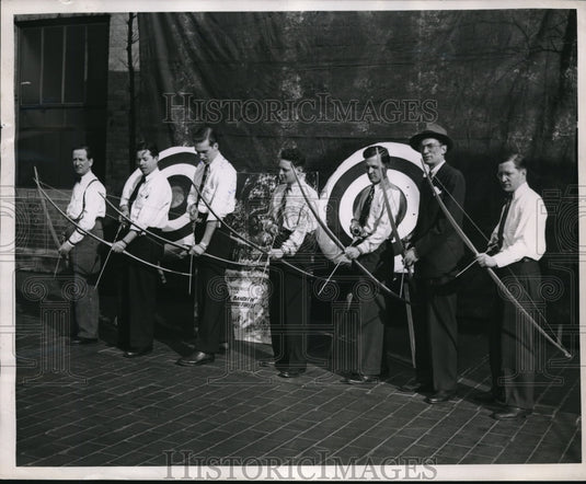 1946 Press Photo Effrat, Tucker, Drenderfer with others.- Historic Images