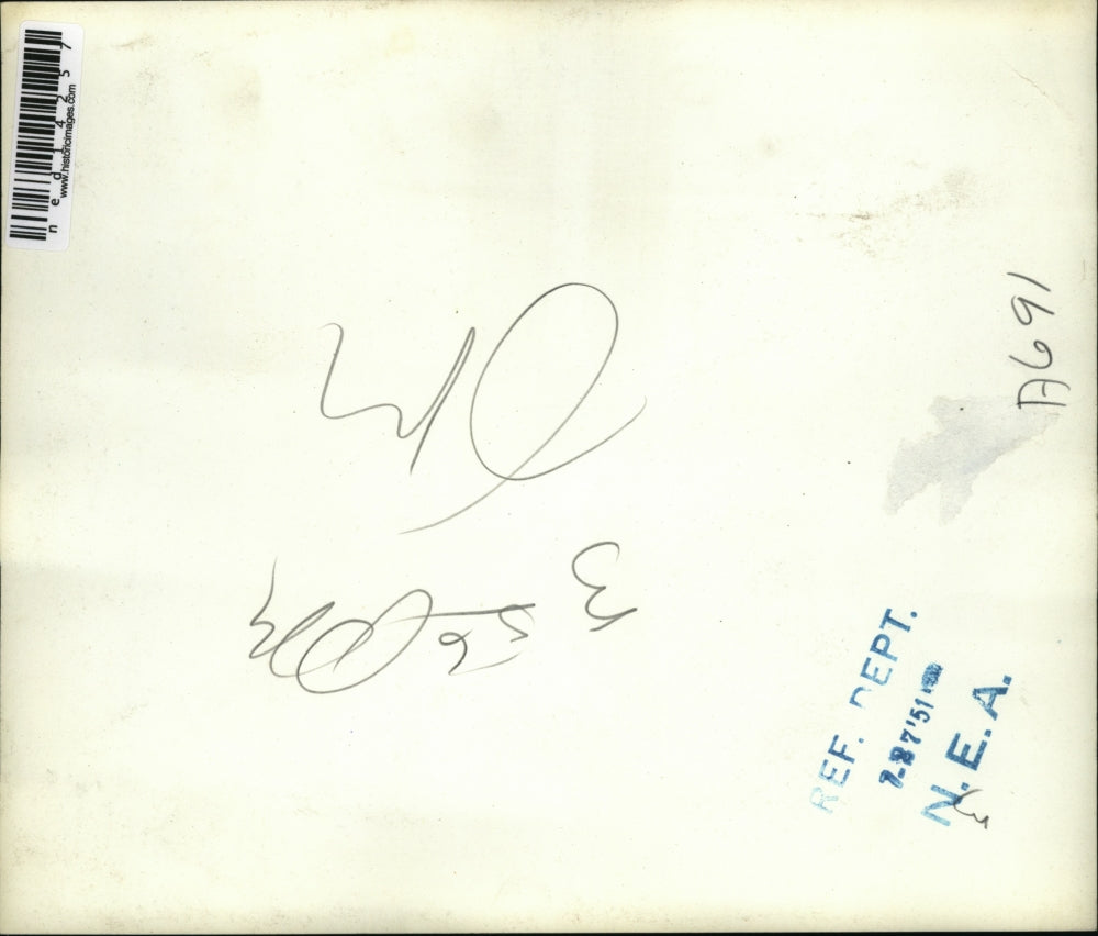 1951 Press Photo Employees of Mississippi Valley Stock Yards use a rowboat