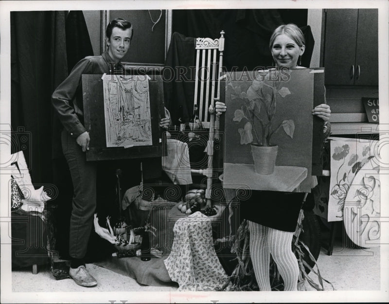 Load image into Gallery viewer, Press Photo Mike Tinker, 16, Cindy Cherry, 17, Mentor High School Art Display
