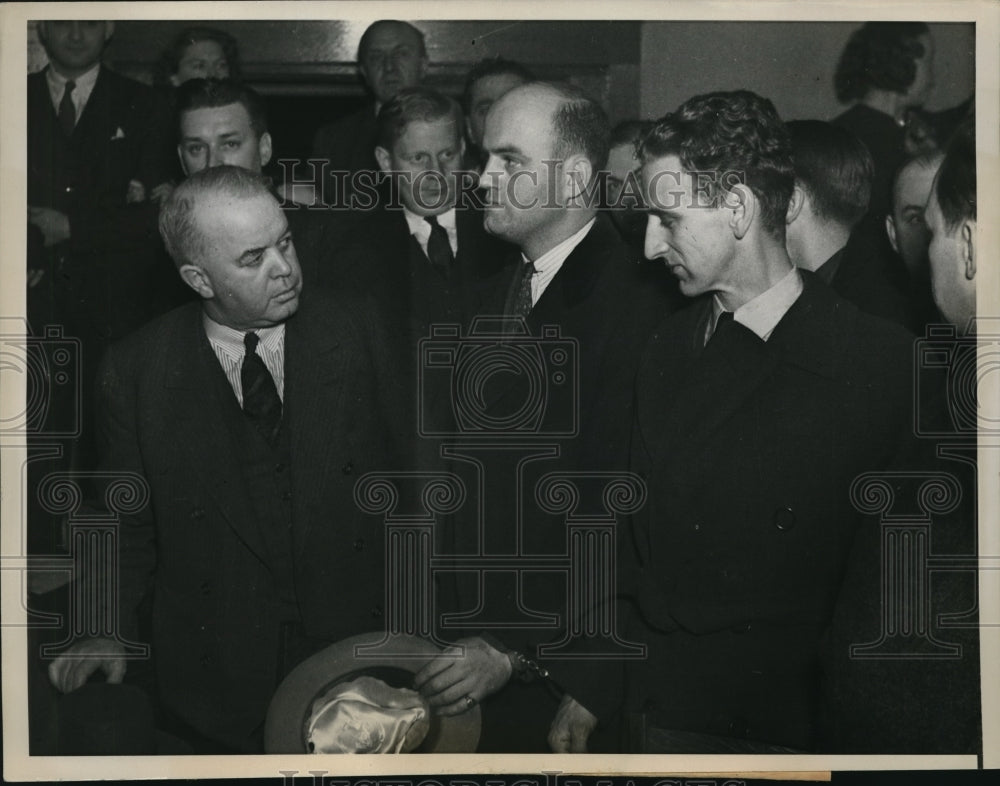 1938 Media Photo John Henry Seadlund, Alias Peter Anders, being arraigned