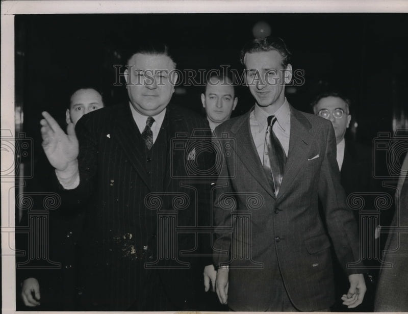 Load image into Gallery viewer, 1938 Media Photo John Henry Seadlund, Alias Peter Anders, enters Federal Court
