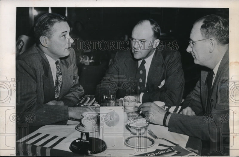 Load image into Gallery viewer, 1950 Press Photo New York Ernest Weaver, Thomas R Stuetel, and Clyde M Mills
