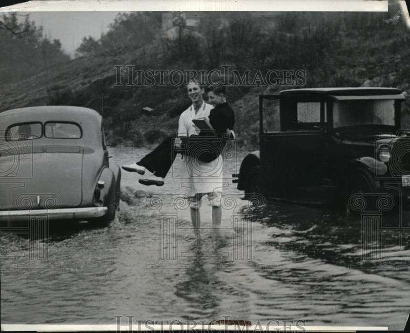 Load image into Gallery viewer, 1938 Press Photo Student carries another to school in heavy rainstorm flooding
