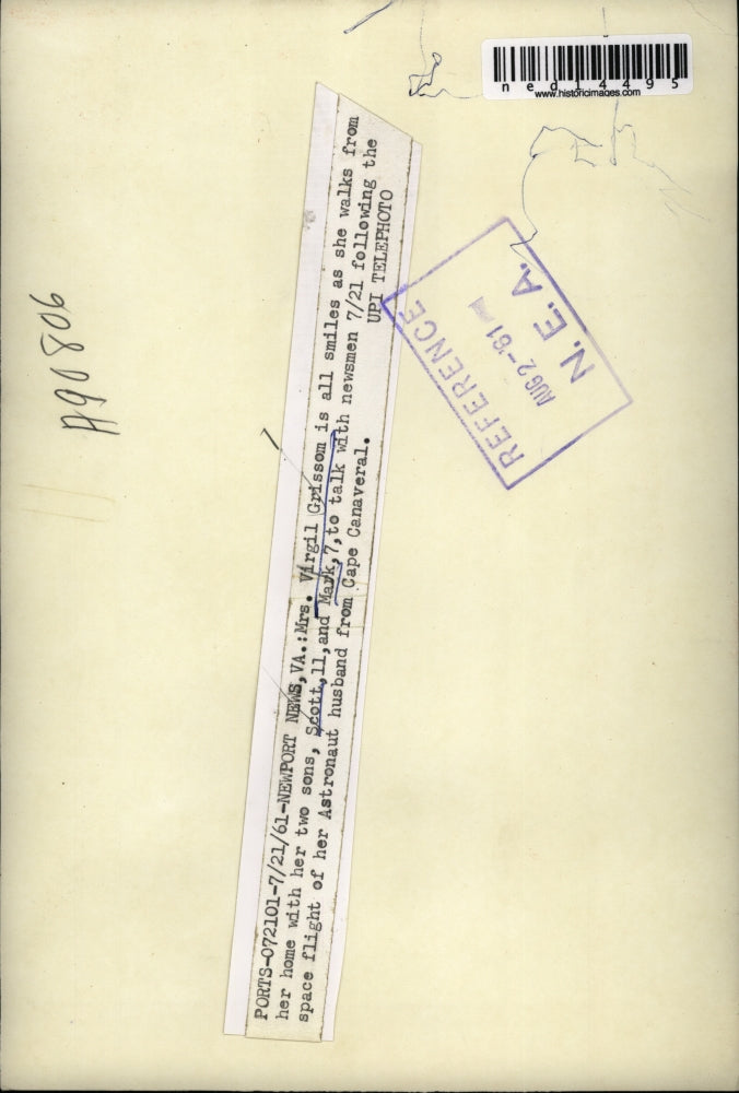 1961 Press Photo Mrs Virgil Grissom with sons Scott and Mark at home in Newport