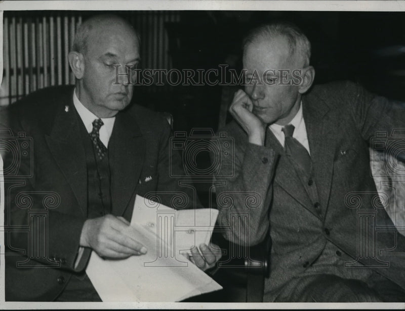Load image into Gallery viewer, 1934 Press Photo Machir J Dorsey President of Security life Insurance co with
