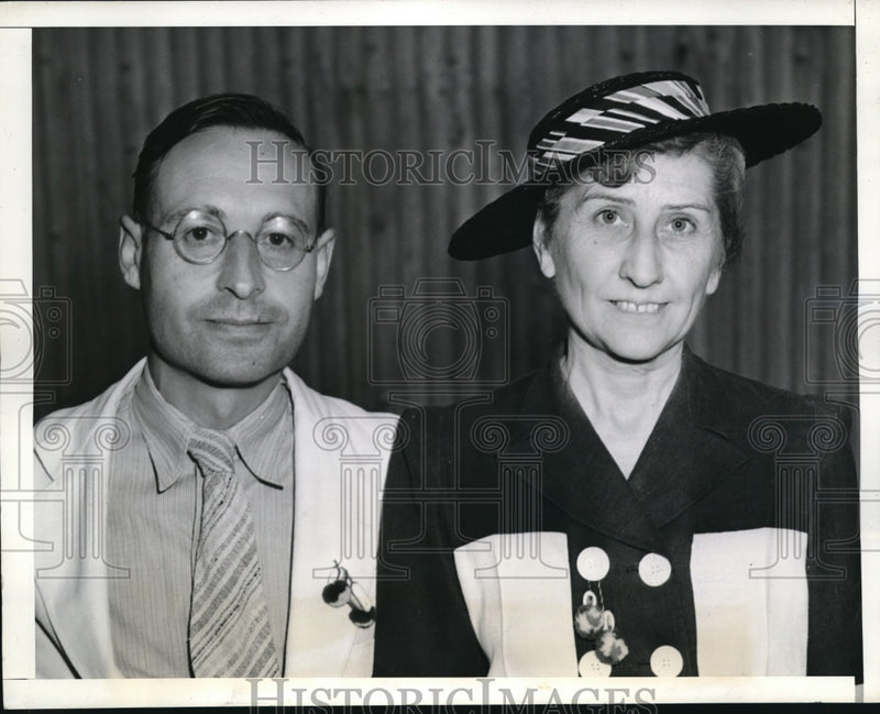 Load image into Gallery viewer, 1941 Press Photo Mr &amp; Mrs Homer Davis arrive from Athens Greece he was President
