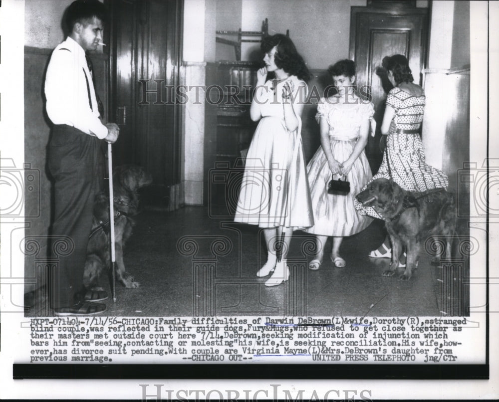 1956 Press Photo Mr. and Mrs. Darwin DeBrown outside court room- Historic Images