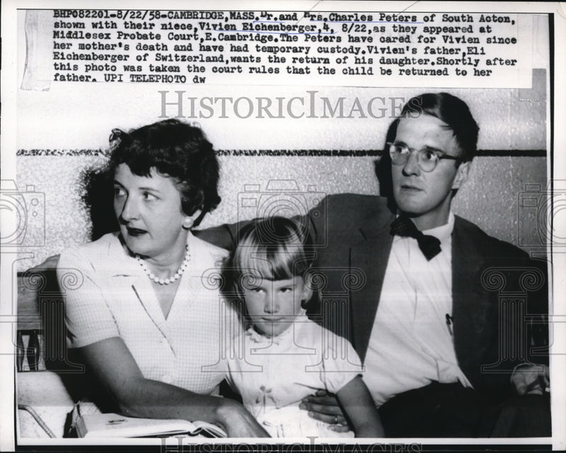Load image into Gallery viewer, 1958 Media Photo Cambridge Mass Dr &amp; Mrs Charles Peters with niece Vivien

