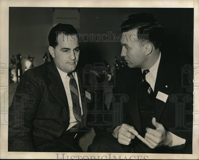Load image into Gallery viewer, 1941 Media Photo Basketball coaches NH Ertell of Wayne &amp; L Brasil of Detroit U
