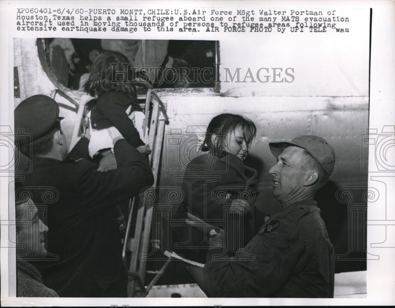 Load image into Gallery viewer, 1960 Media Photo Puerto Mont Chile USAF MSgt Walter Portman &amp; earthquake refugee

