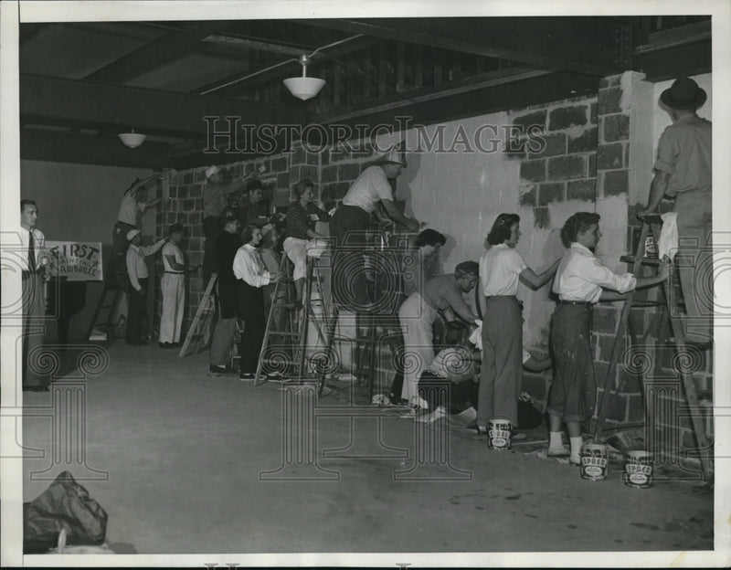 Load image into Gallery viewer, 1949 Media Photo Manhasset NY almost 100 parishioners turned out to do own
