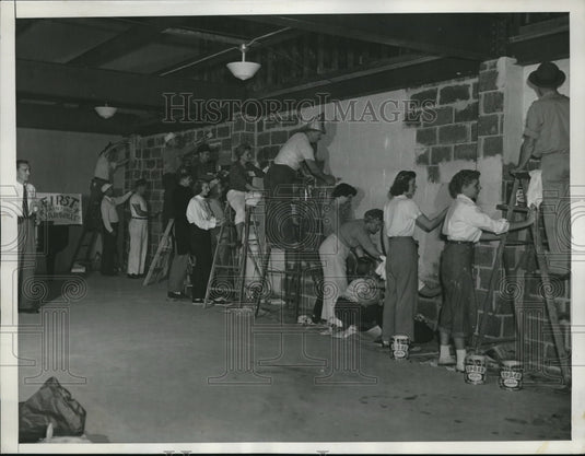 1949 Media Photo Manhasset NY almost 100 parishioners turned out to do own