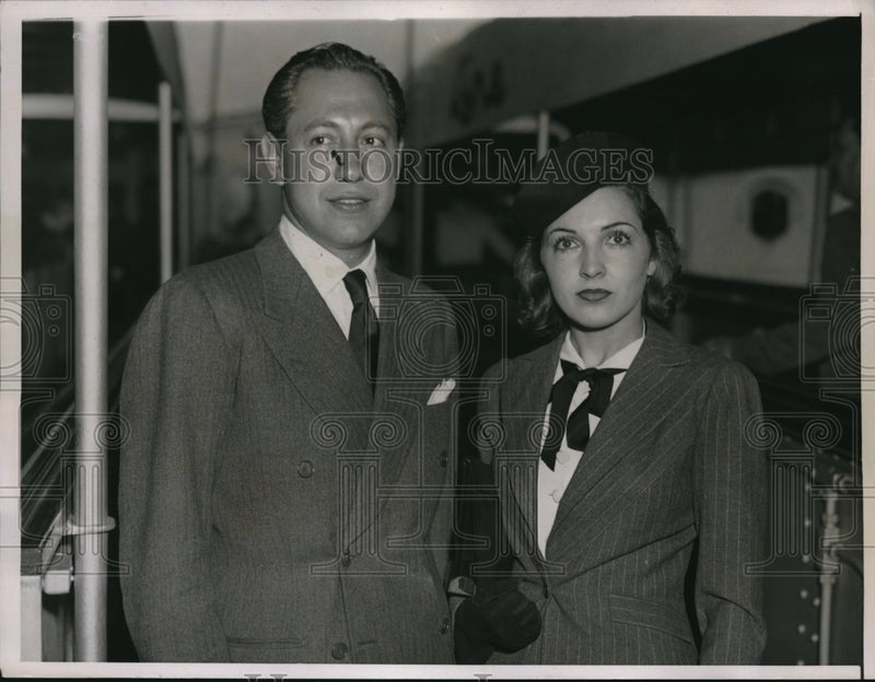 Load image into Gallery viewer, 1937 Media Photo Williams S Paley Columbia Broadcasting Company With Wife
