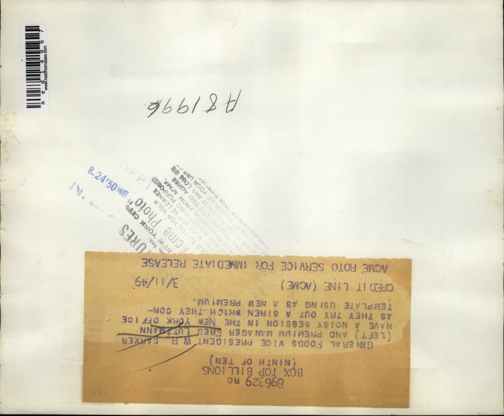 1949 Press Photo W. R. Parker And Fred Luttmann Try Out A Siren In New York