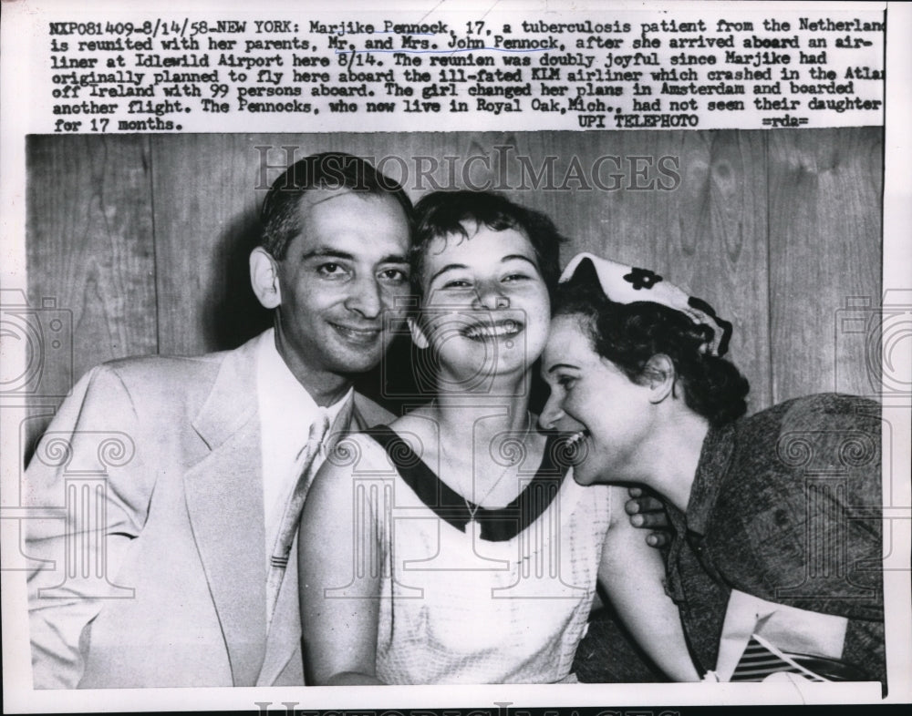 1958 Media Photo Tuberculosis Patient Marjike Pennock & Parents Reunite New York