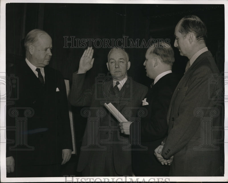 Load image into Gallery viewer, 1941 Media Photo Censor Byron Price is sworn in.
