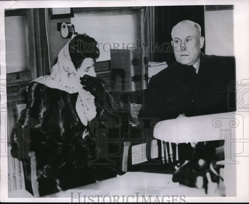 Load image into Gallery viewer, 1950 Press Photo Mrs. Grace Parr pleads guilty to murdering her husband
