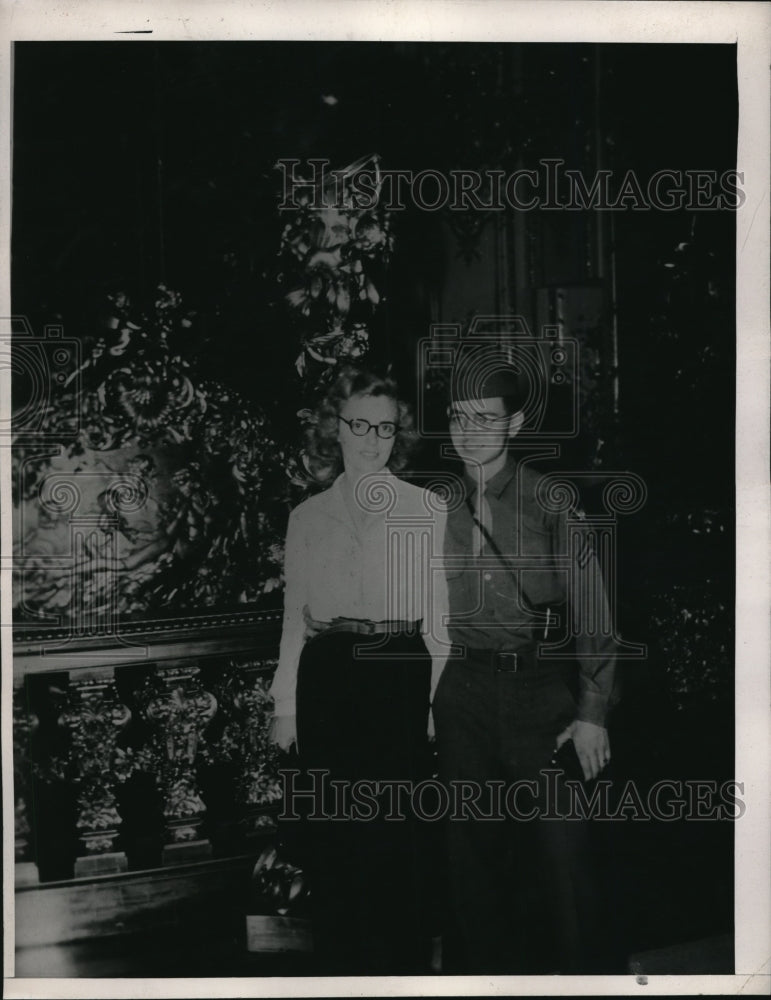 Load image into Gallery viewer, 1946 Media Photo Nita Polasek and husband

