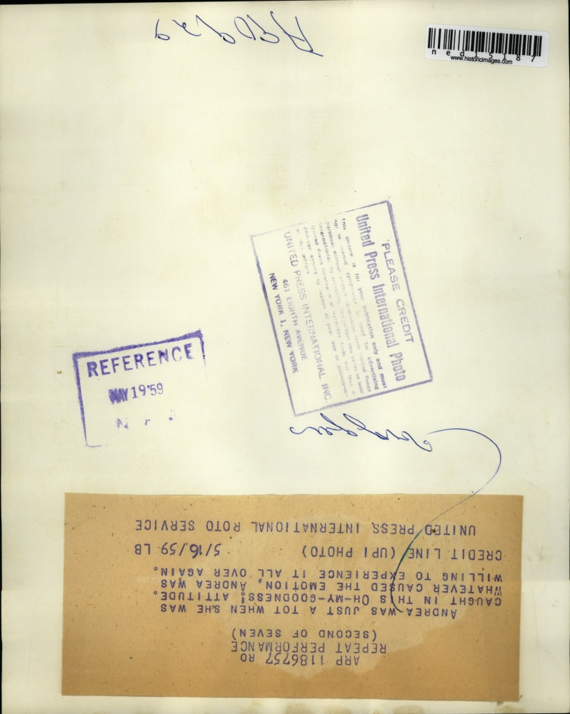 1959 Press Photo Andrea Was Only A Toddler When She Was Caught In This Moment