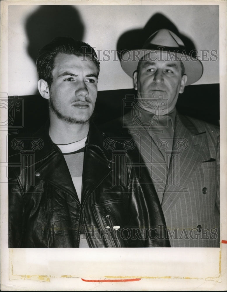 Load image into Gallery viewer, 1950 Media Photo Cincinnati Murder Suspect Emanuel Porter, Detective Leo Janicke

