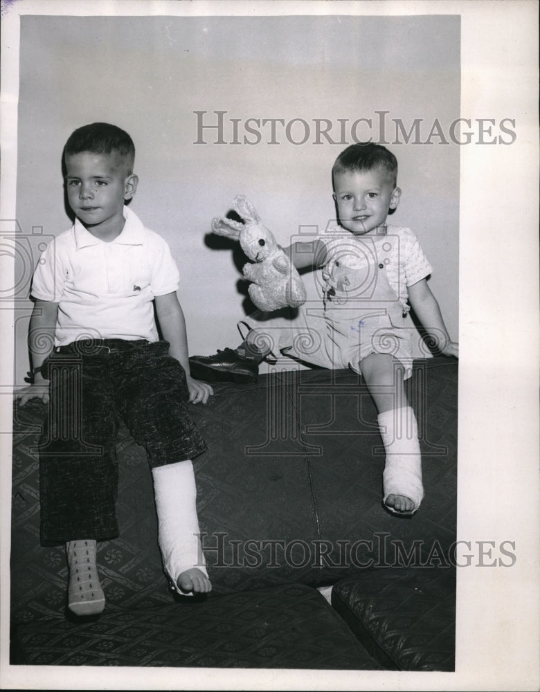 Load image into Gallery viewer, 1958 Media Photo Scott Duncan And His Brother Both Receive Identical Broken Legs
