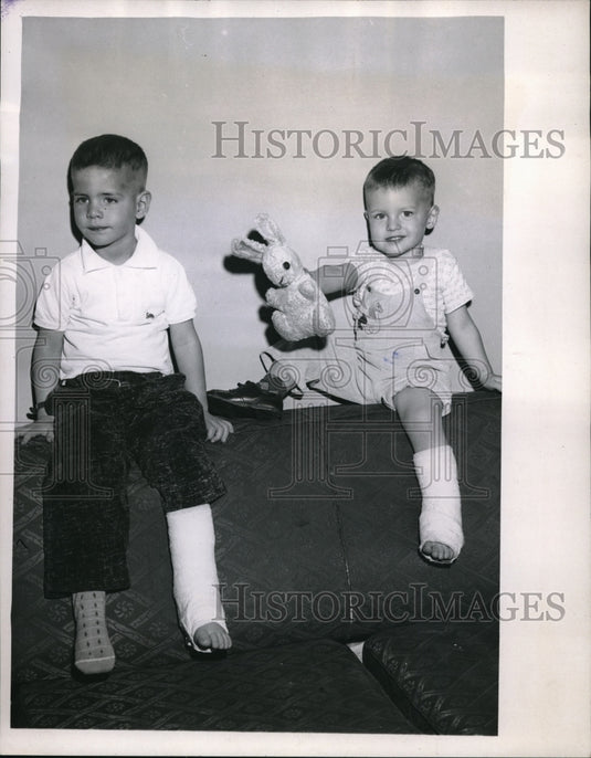 1958 Media Photo Scott Duncan And His Brother Both Receive Identical Broken Legs