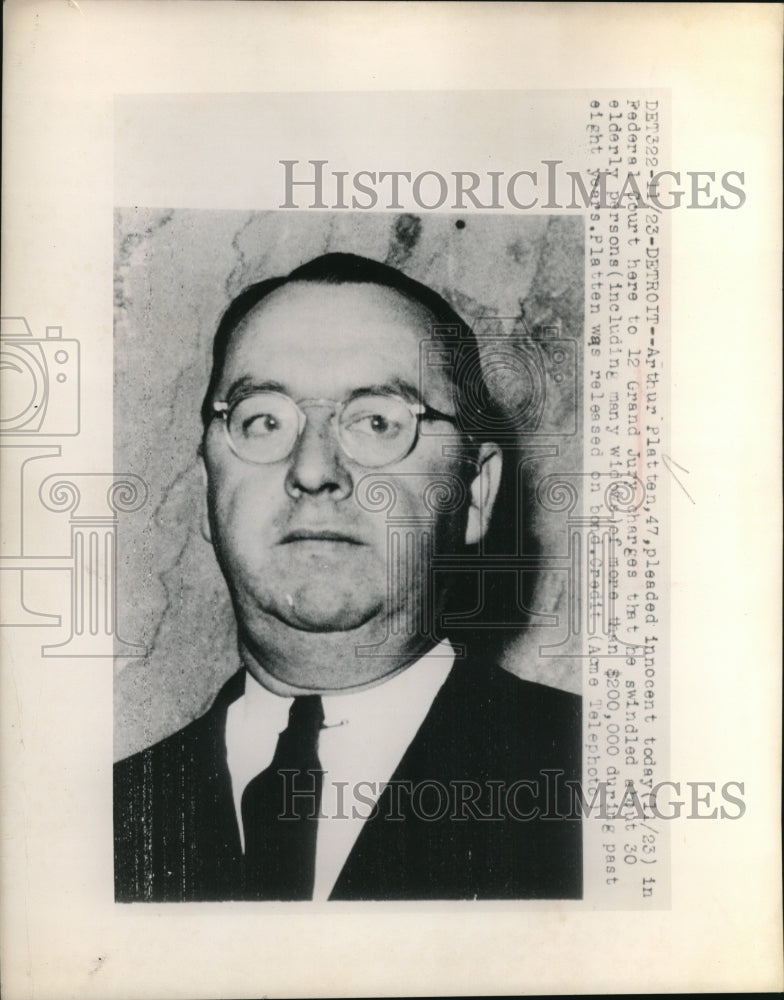 1948 Press Photo Detroit Mich Arthur Platten in court for swindle charges