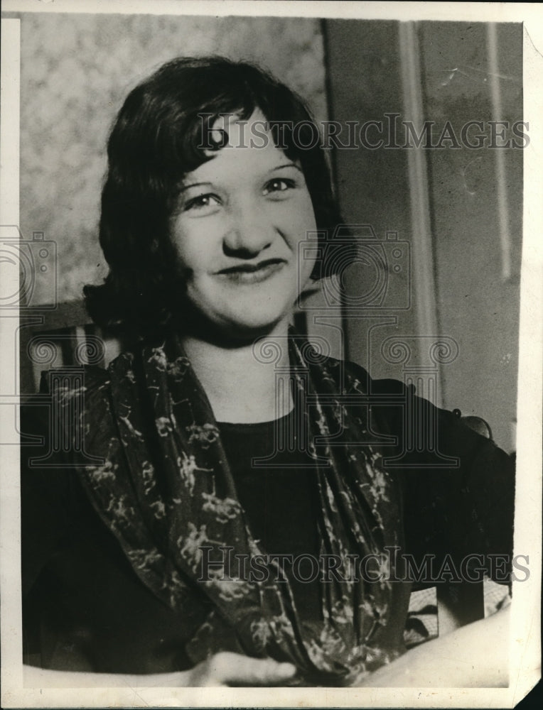Load image into Gallery viewer, 1928 Media Photo Margaret Arthur at court for marrying 2 men
