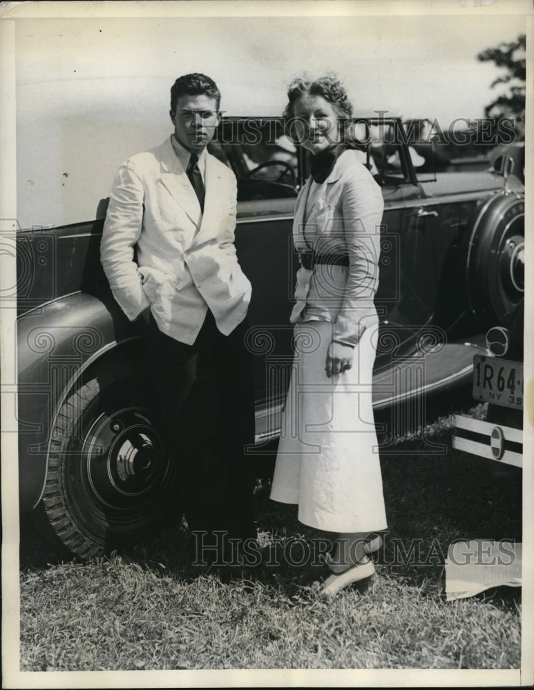 Load image into Gallery viewer, 1935 Media Photo J Jennings Varley &amp; Helen Carlstrom at Cedar Valley horse show
