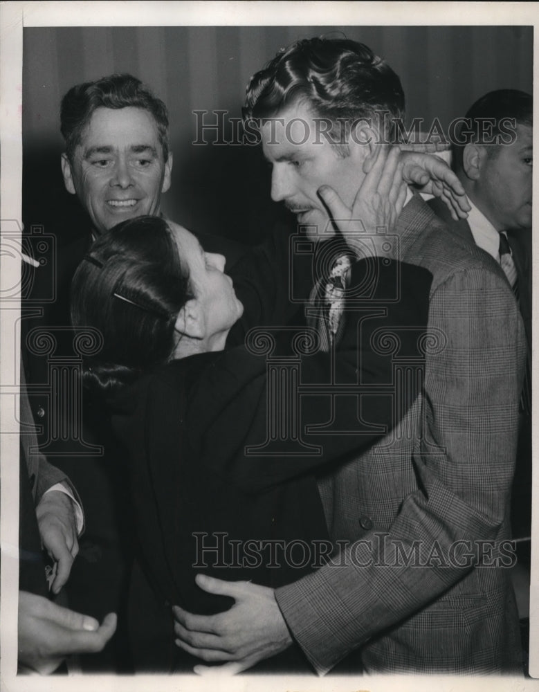 1948 Press Photo Mrs. Rosa Provo embraces her son Mark- inquest of wife's death