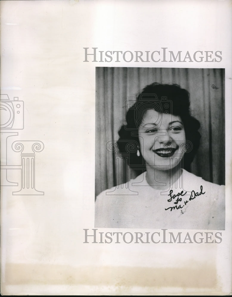 Load image into Gallery viewer, 1950 Press Photo Donna Paletta shoot her own father Frank Paletta
