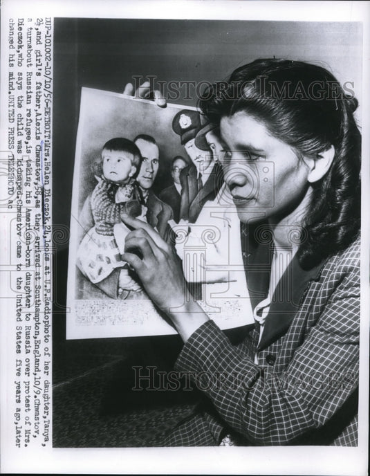 1959 Media Photo Detroit Mich Mrs Helen Dieczok & pic of daughter & Russian dad