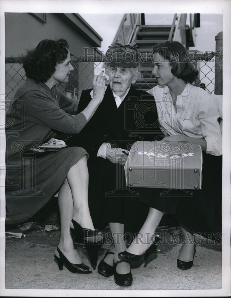Load image into Gallery viewer, 1958 Media Photo La Calif. Mrs Katerina DeMergensky, Mrs A Nash, Sandra Nash
