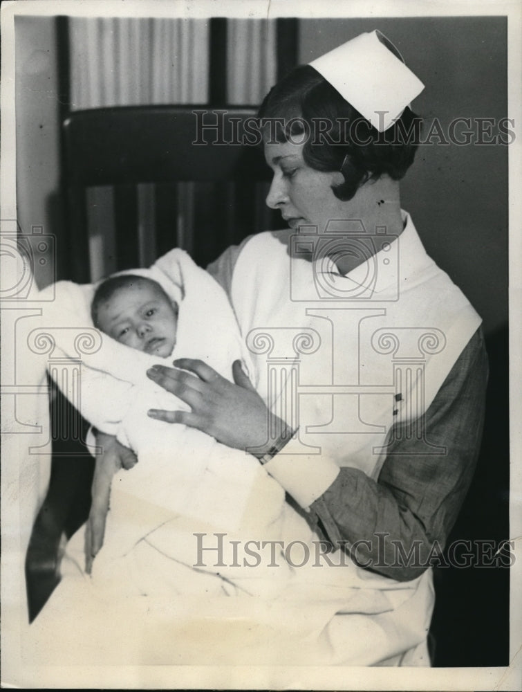 1931 Press Photo Nurse Catherine Erffmeyer & baby Lorraine Olason