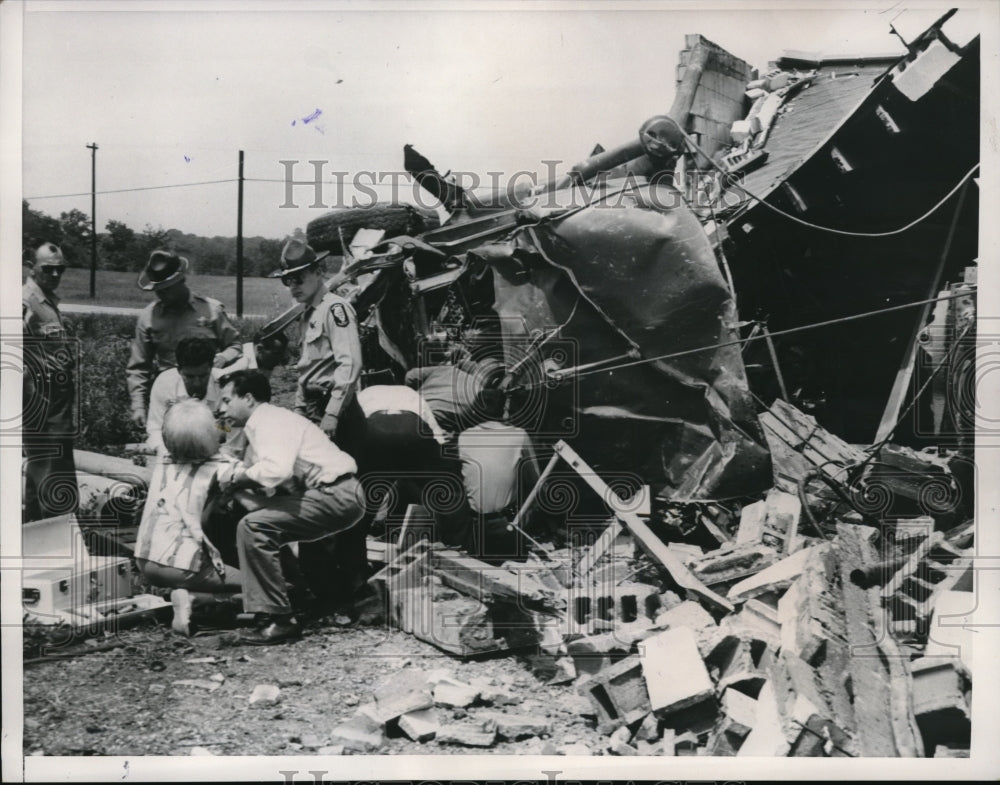 1962 Media Photo Crystal Lake Ill JA Balumbo & wife rescued from truck wreck