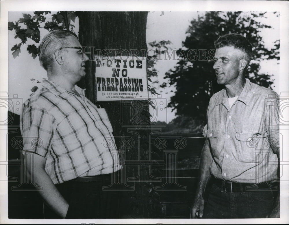 1957 Media Photo Poison Ivy growing around warning to Federal Farm Agents
