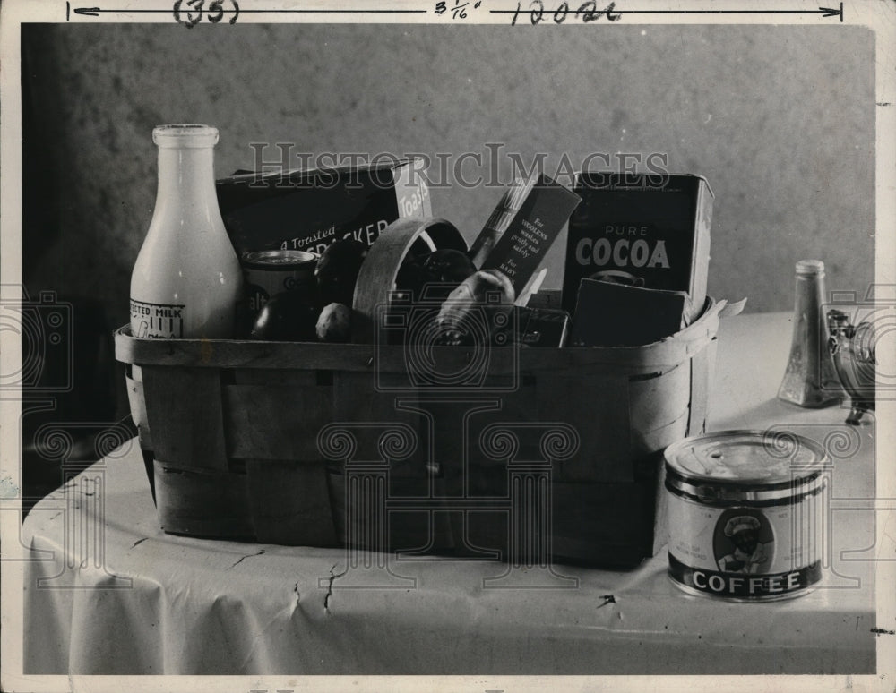 1937 Media Photo Groceries