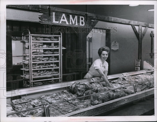 1967 Media Photo Peggy Simko at Pick N Pay grocery in Cleveland Ohio