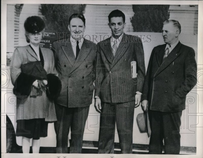 Load image into Gallery viewer, 1946 Media Photo La Calif.Charles Edeards, Mr &amp; Mrs GLK Smith,M McClanahan
