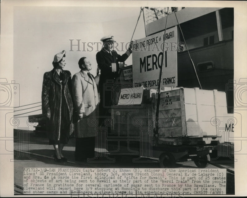 Load image into Gallery viewer, 1949 Media Photo Hobert J Ehman showing M. de LaGarde and Mrs de LaGarde gifts
