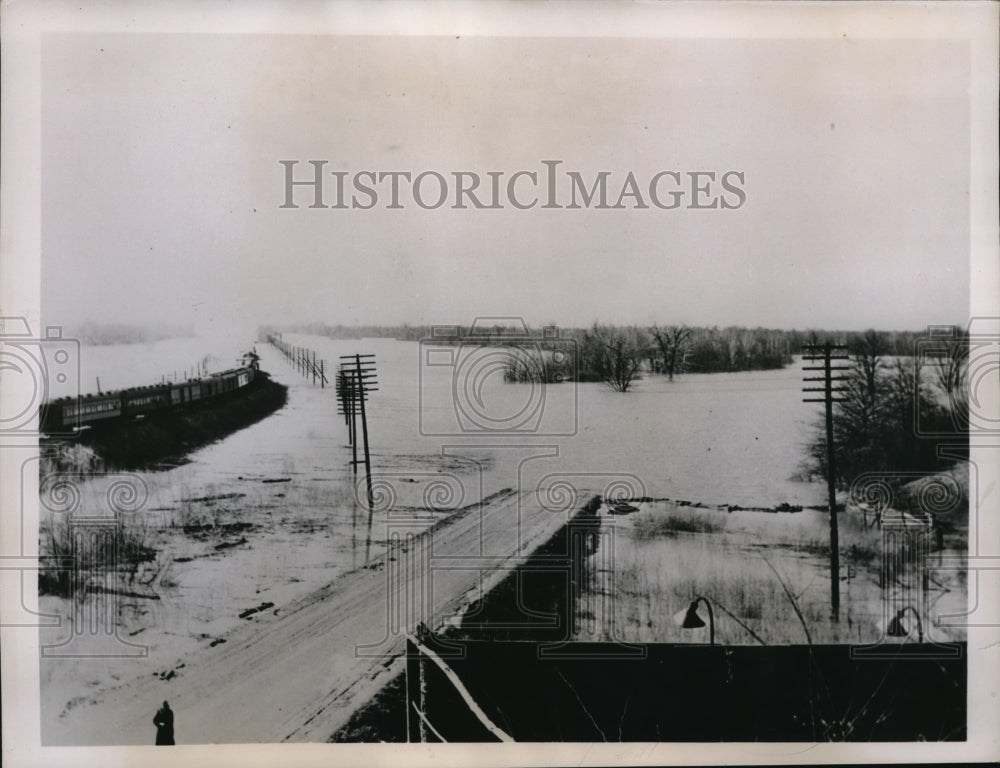 1936 Media Photo Low Lands Are Flooded From The Ohio Downpour