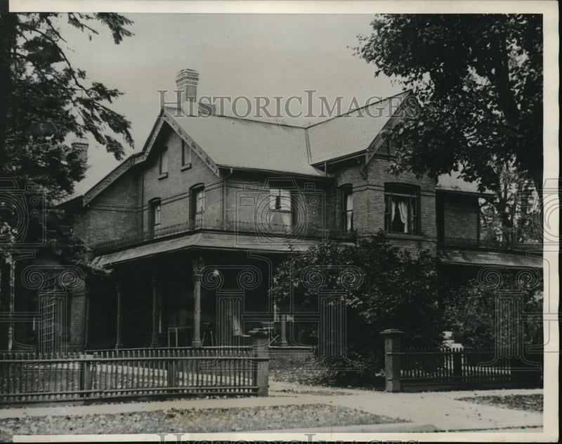 Load image into Gallery viewer, 1932 Press Photo Old Home tea rooms in Orvalia Ontario Canada of M Insull
